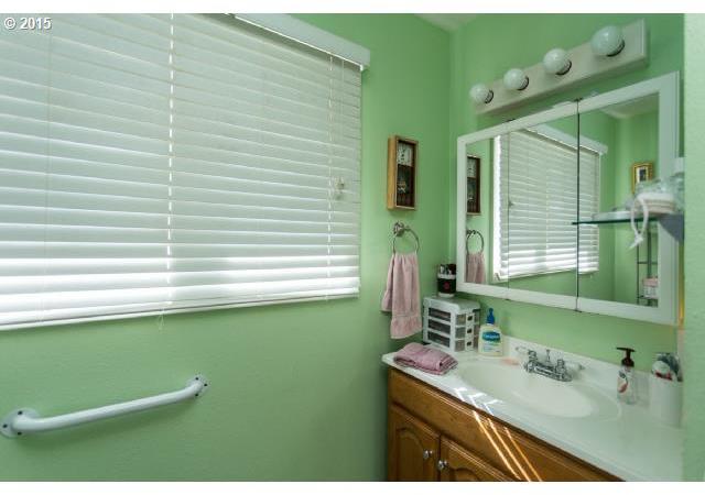 1306 Filbert Street Forest Grove, OR 97116 - Photo 7 of 16 Gallery Image 7