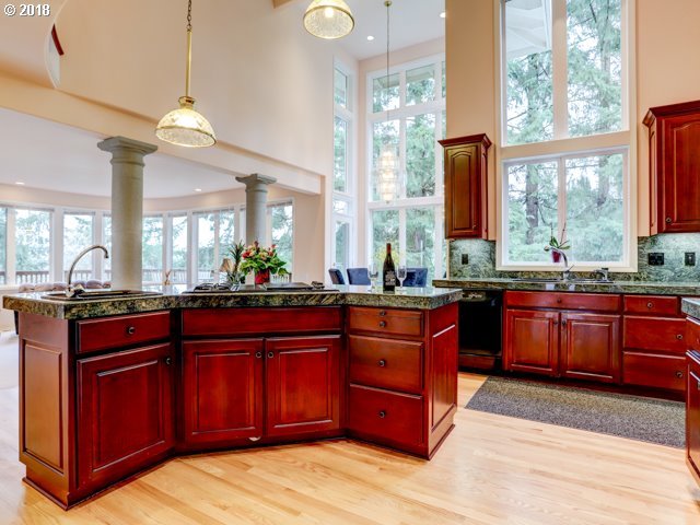 8644 Southwest Ravine Drive Beaverton, OR 97007 - Photo 8 of 32 Gallery Image 8