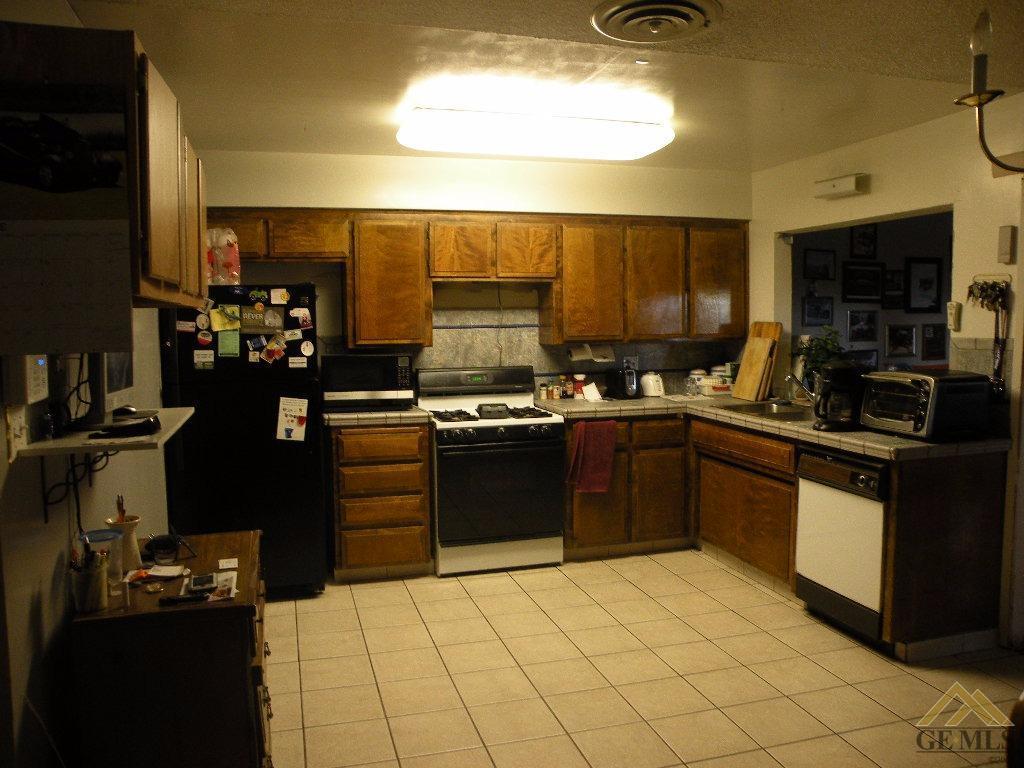 6820 Wilson Road Bakersfield, CA 93309 - Photo 2 of 13