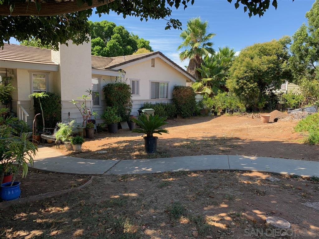 180 Floresta Fallbrook, CA 92028 - Photo 3 of 13 Gallery Image 3