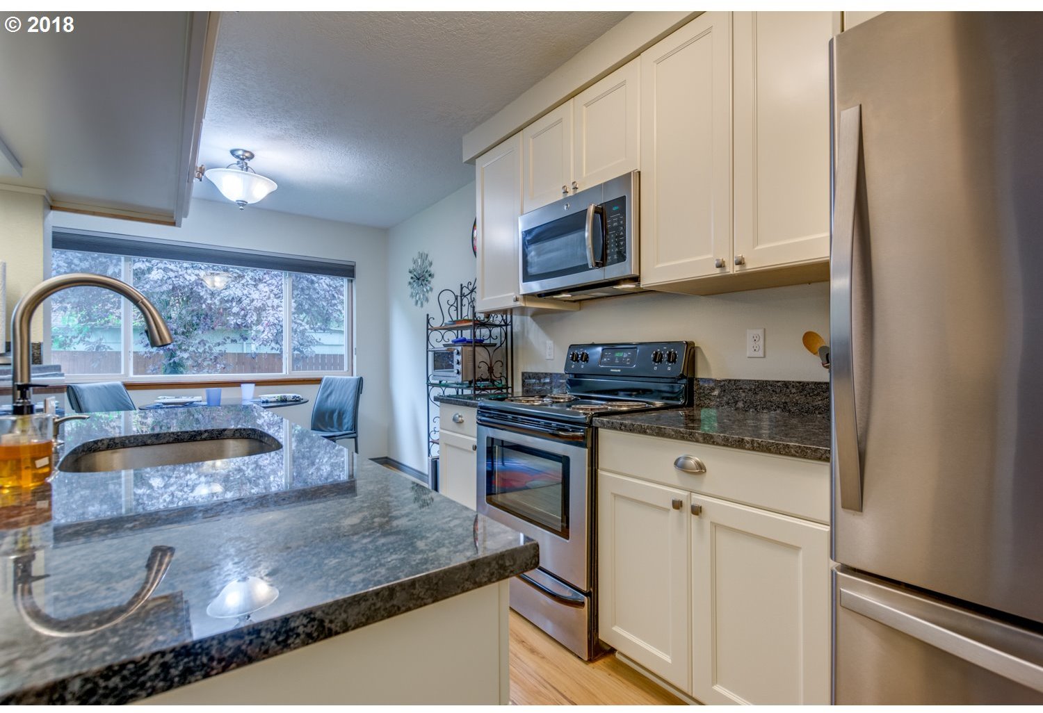 12433 Southeast Caruthers Street Portland, OR 97233 - Photo 6 of 32