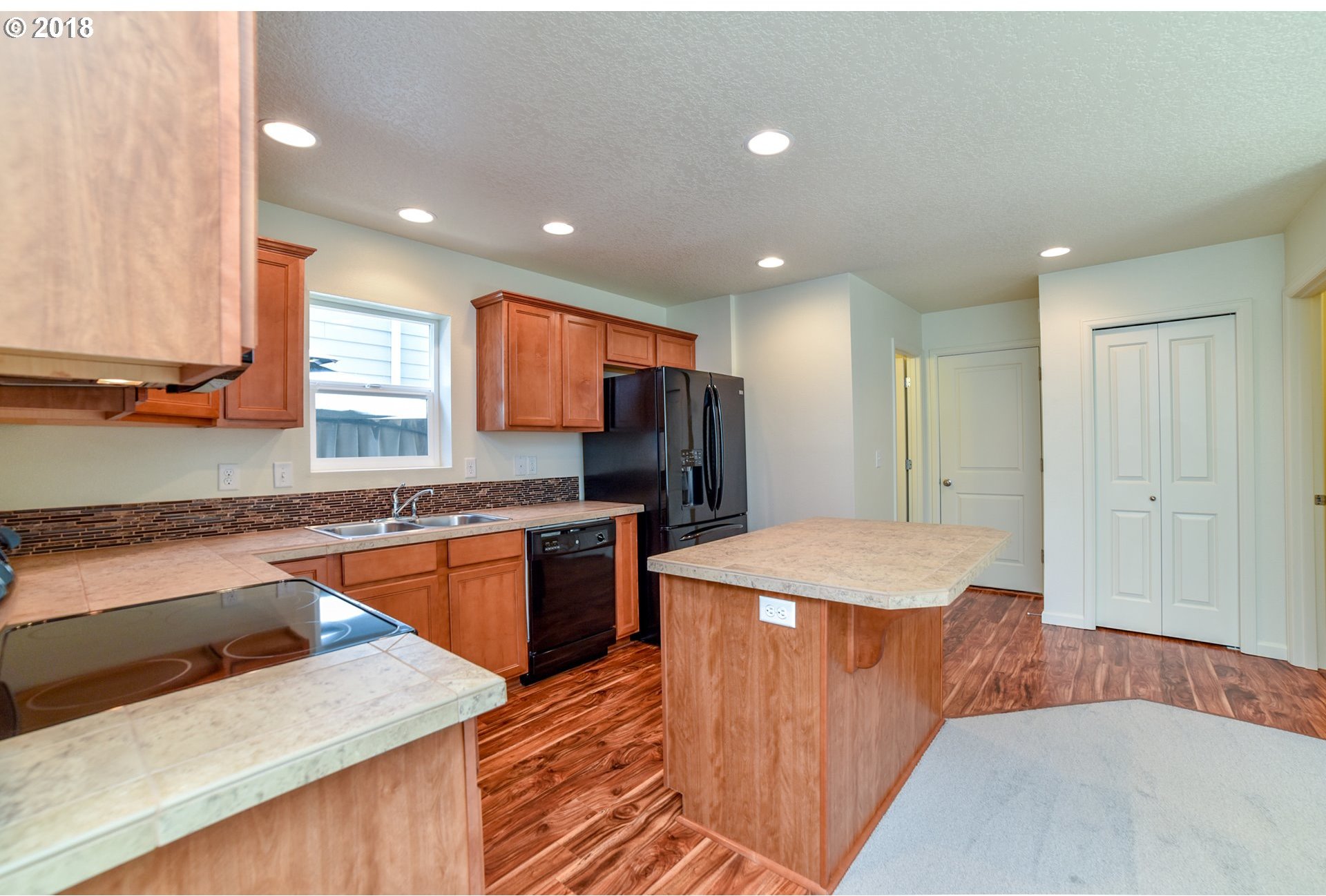 827 Southwest Windrose Terrace Beaverton, OR 97003 - Photo 2 of 32