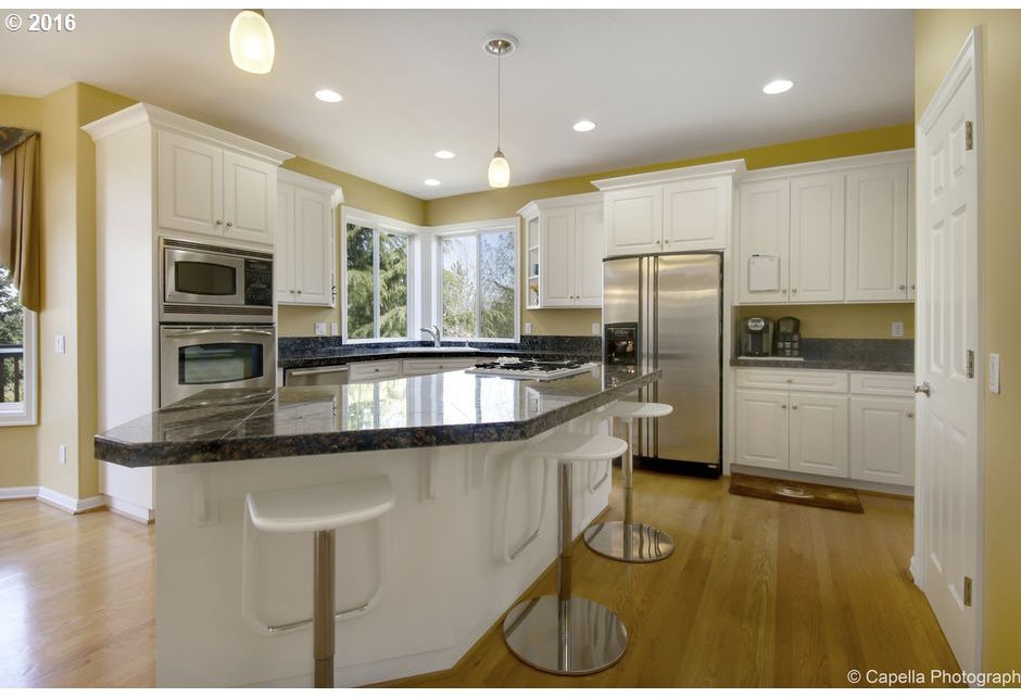 8628 Southwest Ravine Drive Beaverton, OR 97007 - Photo 8 of 18 Gallery Image 8