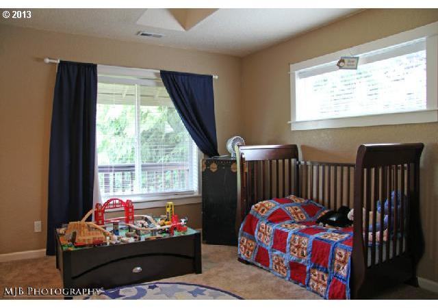 3048 Southwest Collins Court Portland, OR 97219 - Photo 12 of 16 Gallery Image 12