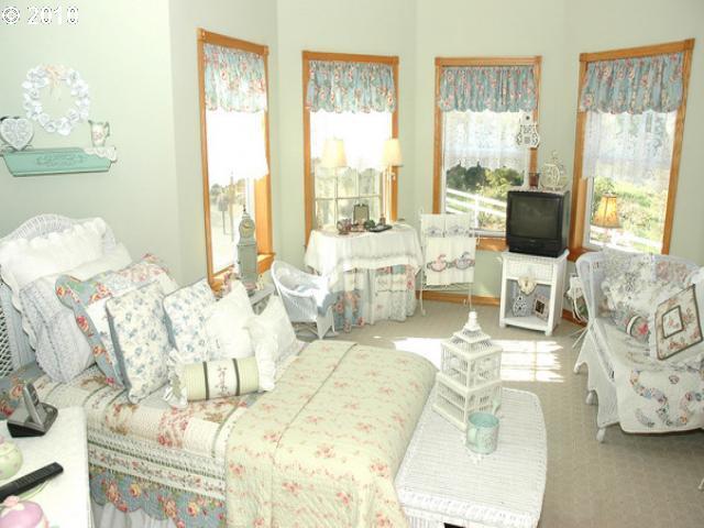 6575 Southwest Robbins Road Tualatin, OR 97062 - Photo 8 of 15 Gallery Image 8