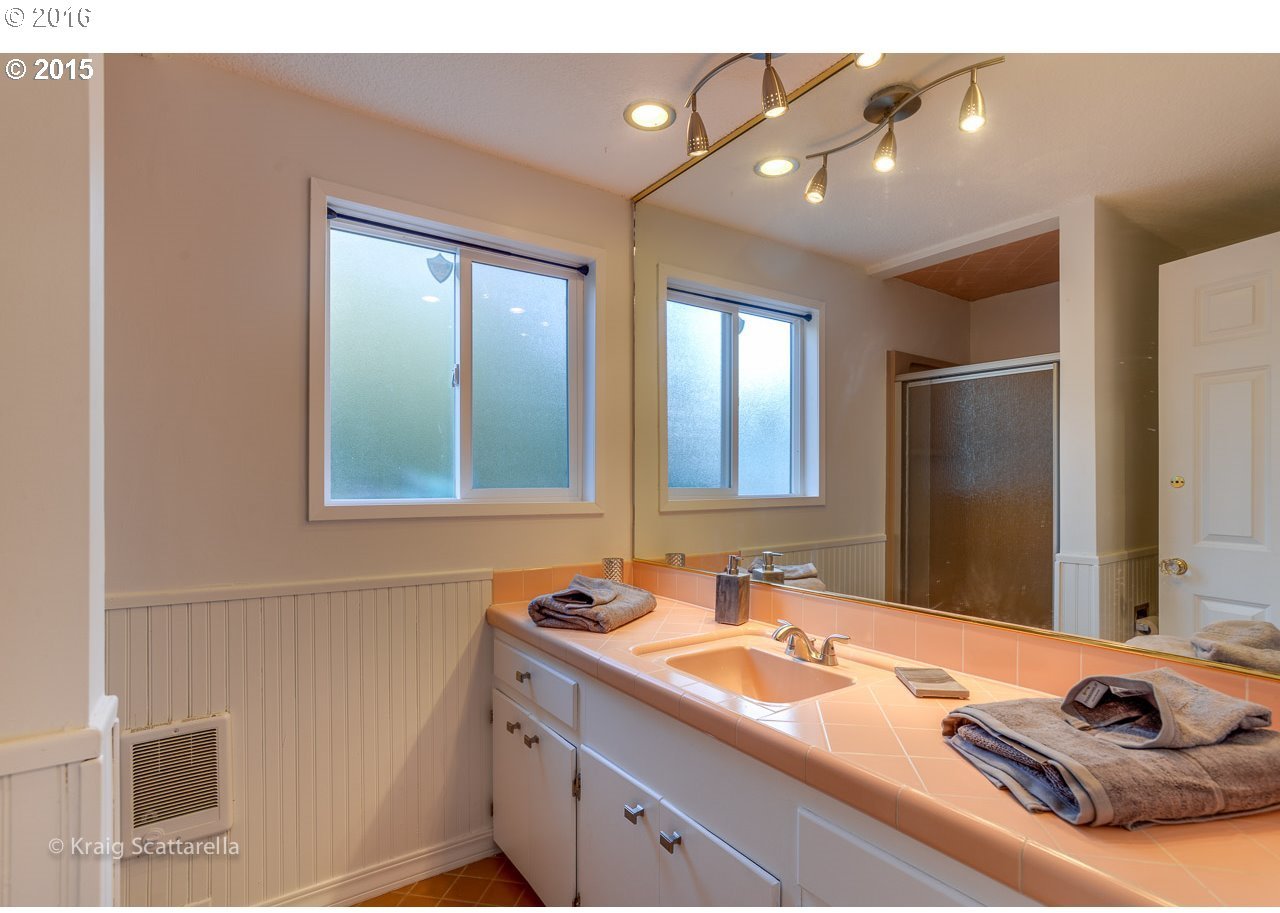 5225 Southwest Oleson Road Portland, OR 97225 - Photo 10 of 23 Gallery Image 10