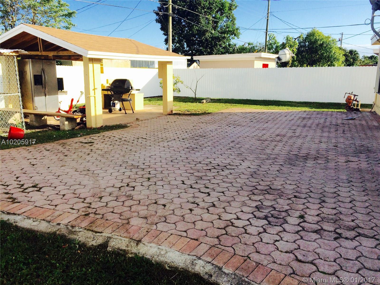 5005 Southwest 112th Avenue Miami, FL 33165 - Photo 6 of 13