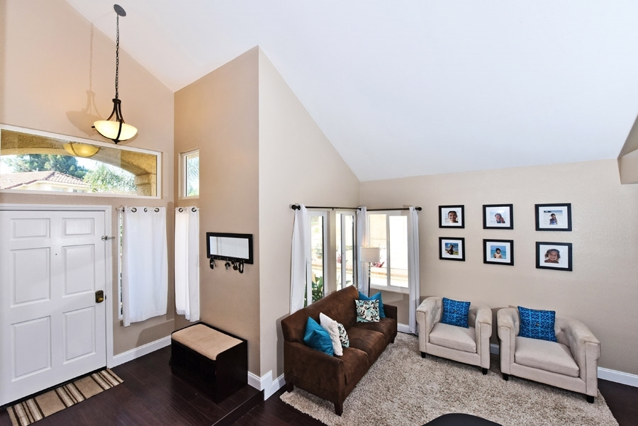 1703 Crystal Ridge Way Vista, CA 92081 - Photo 3 of 25