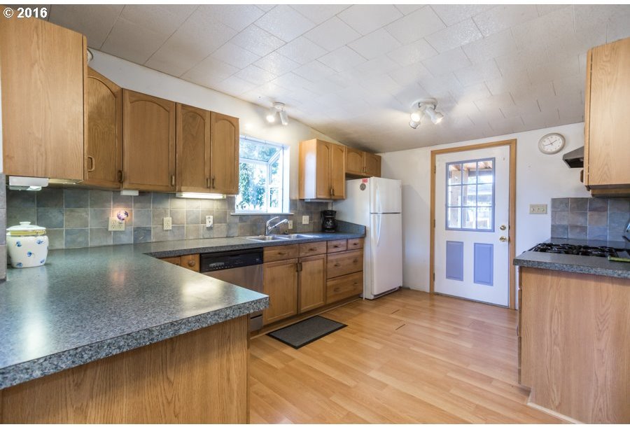 9905 Southeast Reedway Street Portland, OR 97266 - Photo 2 of 18 Gallery Image 2
