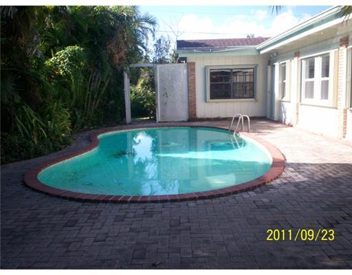 18493 Southwest 83rd Place Miami, FL 33157 - Photo 4 of 23