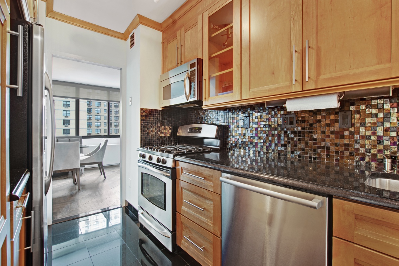 343 East 74th Street, Unit 18A Manhattan, NY 10021 - Photo 3 of 8