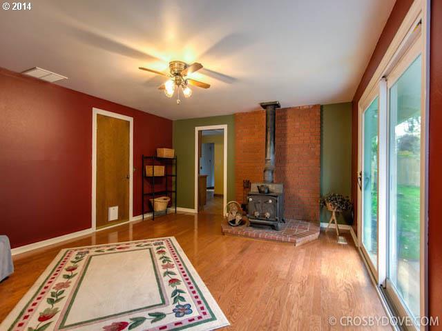 16565 Southwest Rigert Terrace Beaverton, OR 97007 - Photo 5 of 16 Gallery Image 5