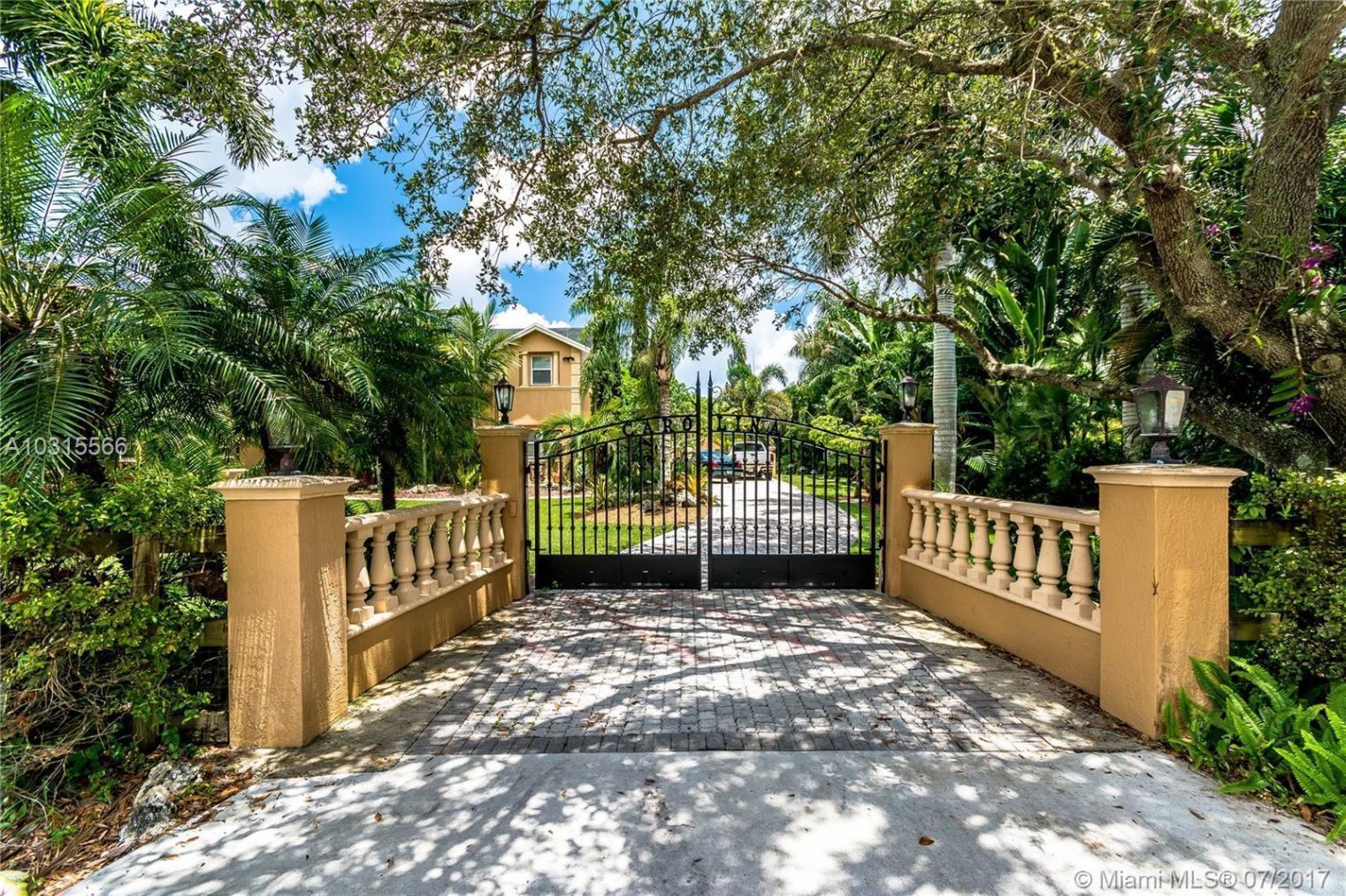4910 Southwest 186th Avenue Southwest Ranches, FL 33332 - Photo 1 of 100 Gallery Image 1