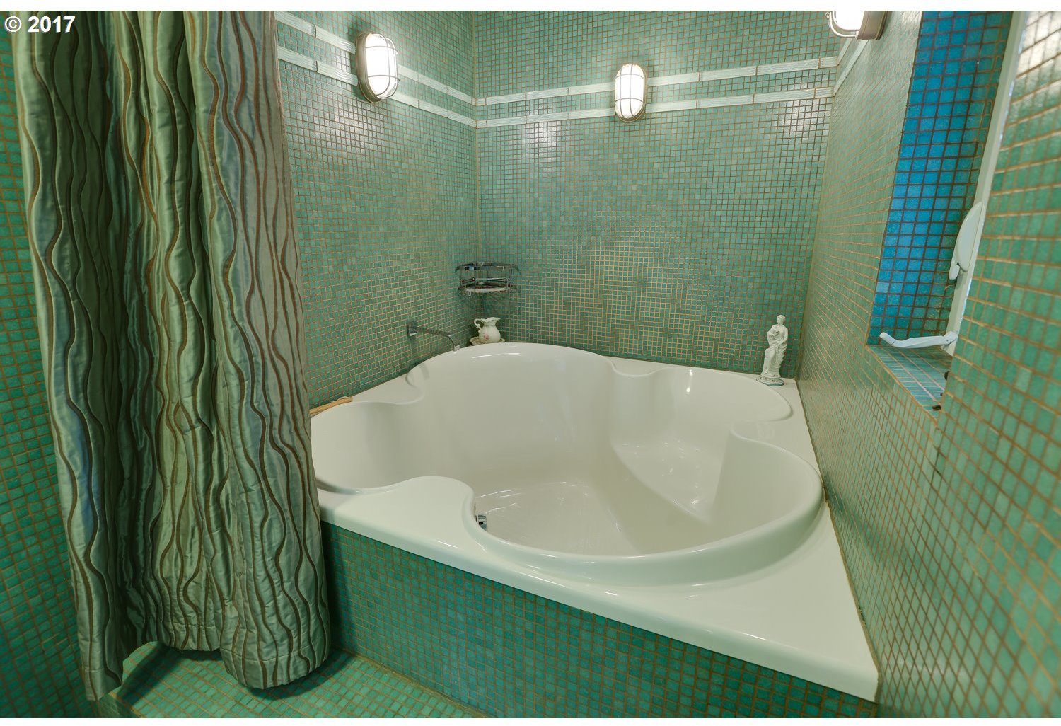 5810 Southwest Riverpoint Lane Portland, OR 97239 - Photo 18 of 32