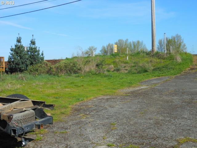 38 North Bridgeton Road, Unit 3 & 4 Portland, OR 97217 - Photo 3 of 8 Gallery Image 3