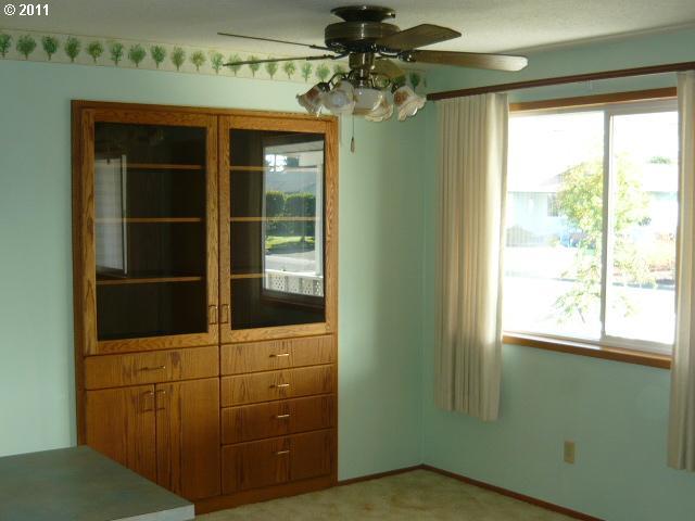 1789 Thompson Road Woodburn, OR 97071 - Photo 5 of 13 Gallery Image 5