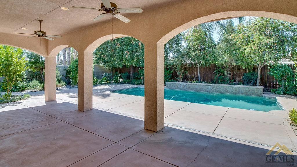 10207 Skiles Drive Bakersfield, CA 93311 - Photo 12 of 34