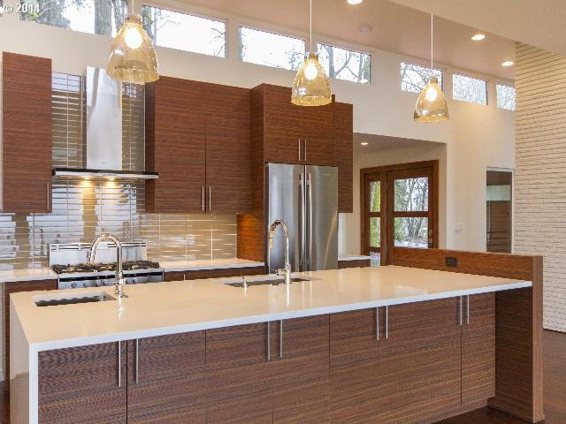 10050 Southwest 25th Avenue Portland, OR 97219 - Photo 12 of 16