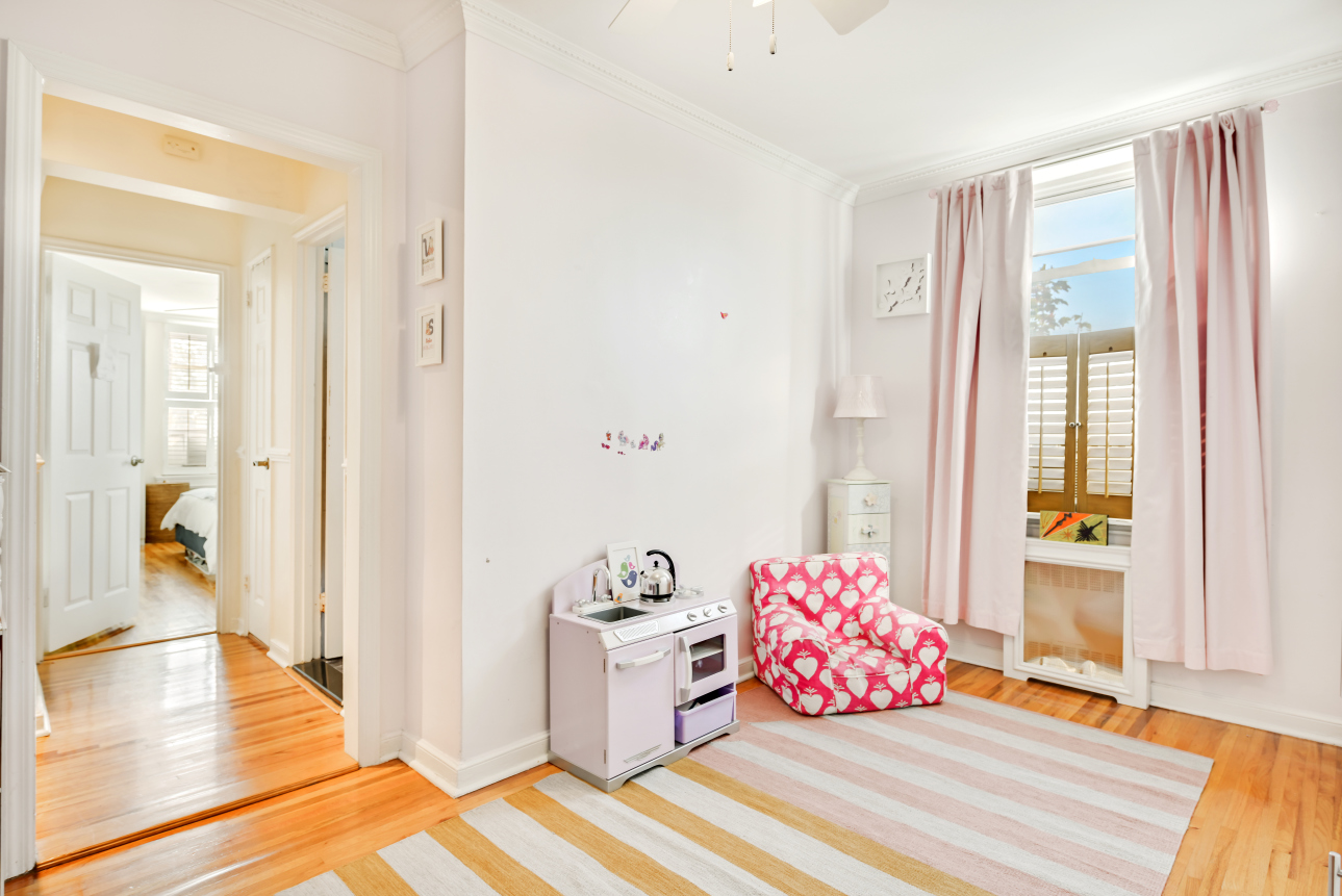 243 McDonald Avenue, Unit 5F Brooklyn, NY 11218 - Photo 4 of 7