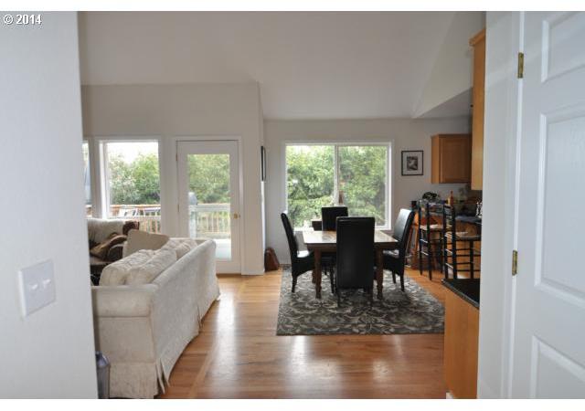 1809 Southwest Custer Street Portland, OR 97219 - Photo 7 of 14 Gallery Image 7
