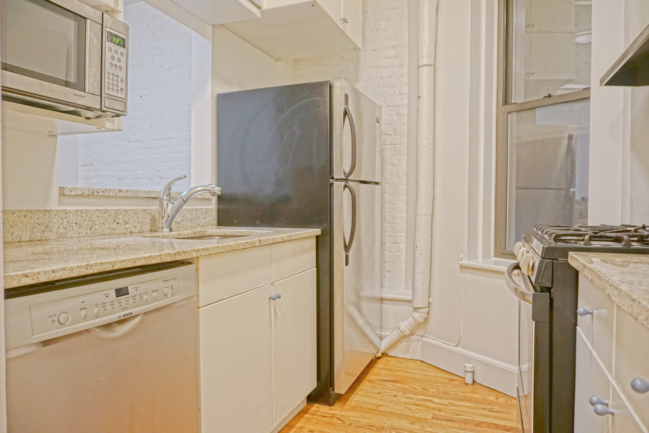 331 East 89th Street, Unit 1E Manhattan, NY 10128 - Photo 2 of 6