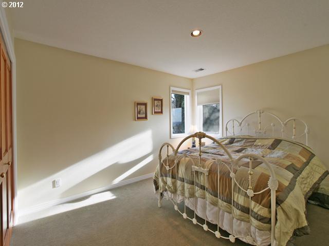 8505 Northwest Timber Ridge Court Portland, OR 97229 - Photo 11 of 16 Gallery Image 11