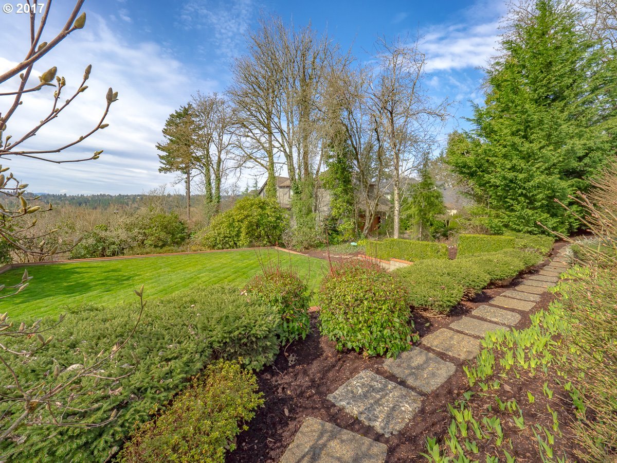11619 South Military Road Portland, OR 97219 - Photo 25 of 32 Gallery Image 25