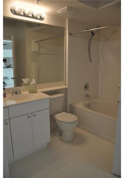 17100 North Bay Road, Unit 1407 Sunny Isles Beach, FL 33160 - Photo 7 of 15