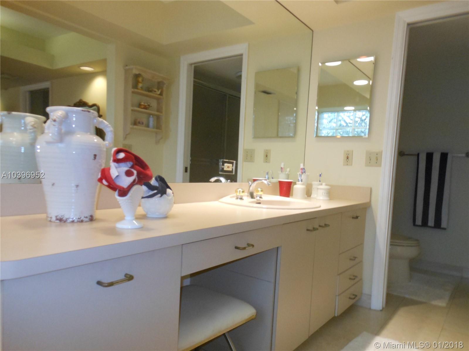 14605 Fitzpatrick Road Miami Lakes, FL 33014 - Photo 19 of 25 Gallery Image 19