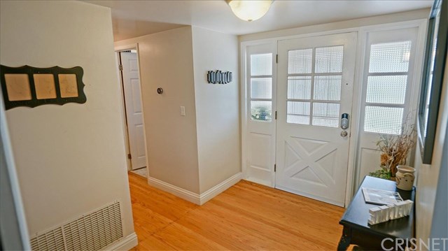 16809 Tupper Street Northridge, CA 91343 - Photo 2 of 19 Entry