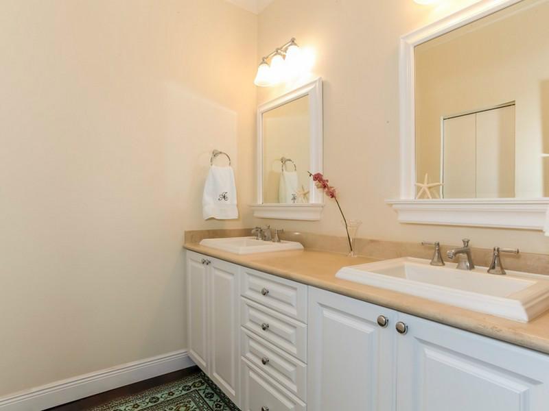 5774 Southwest 76th Terrace South Miami, FL 33143 - Photo 17 of 35