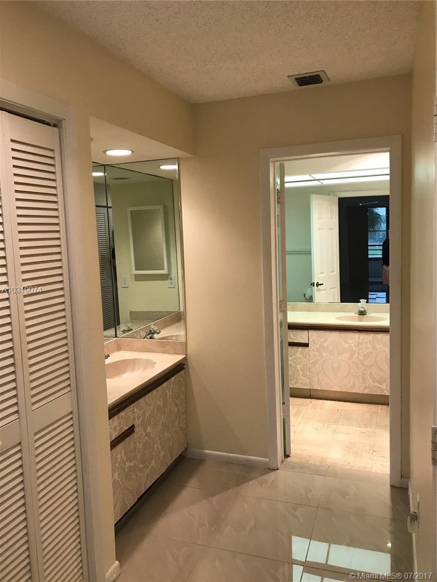 7460 La Paz Place, Unit 207 Boca Raton, FL 33433 - Photo 6 of 9