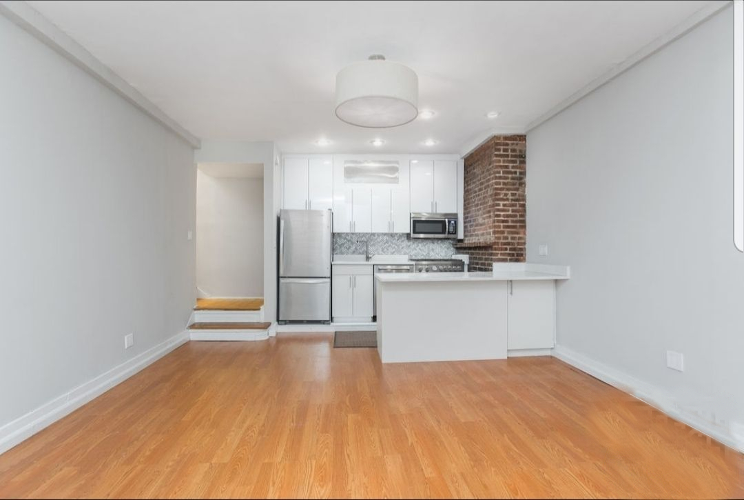 9 Charlton Street, Unit 2 Manhattan, NY 10014 - Photo 1 of 11