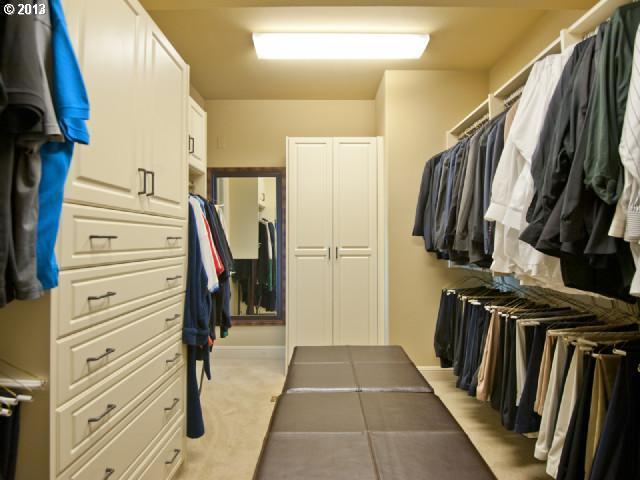 923 Southwest Rivington Drive Portland, OR 97201 - Photo 9 of 16 Gallery Image 9