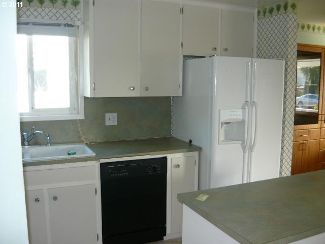 1789 Thompson Road Woodburn, OR 97071 - Photo 3 of 13 Gallery Image 3