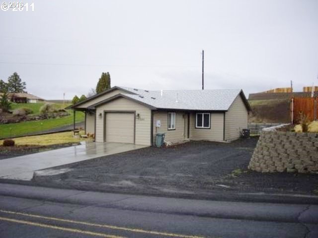 3261 Southwest Hailey Avenue Pendleton, OR 97801 - Photo 1 of 13