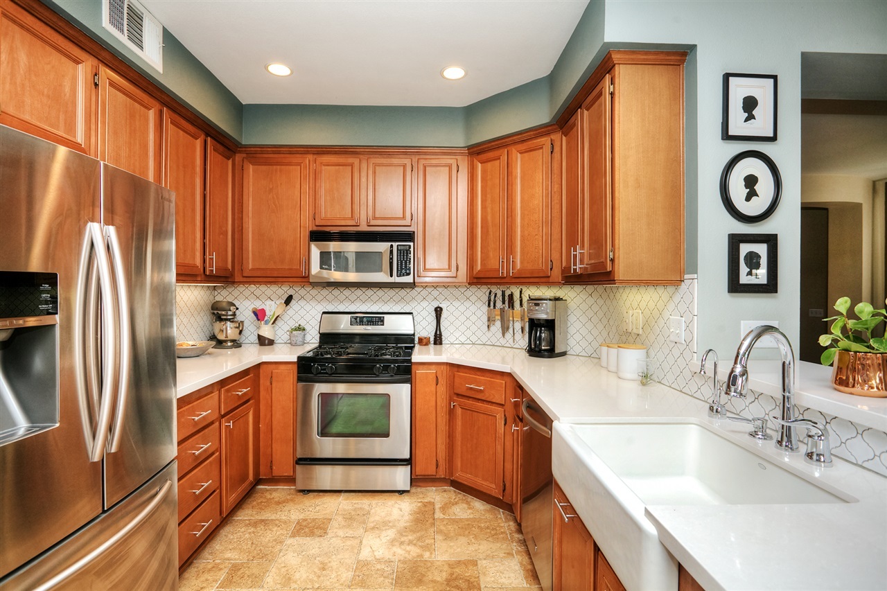 404 Swamis Lane Encinitas, CA 92024 - Photo 9 of 25 Gallery Image 9