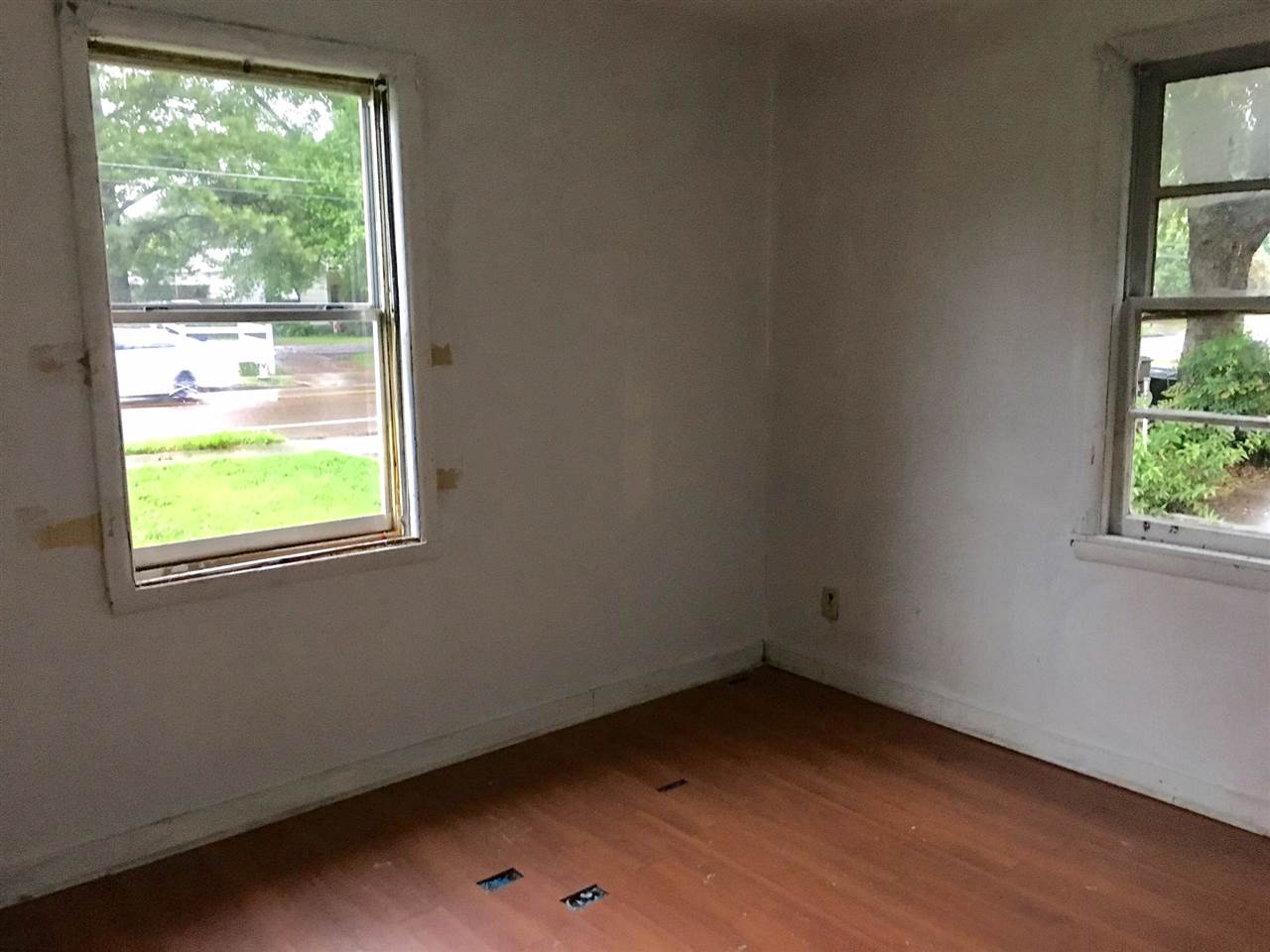 1277 Wells Station Road Memphis, TN 38122 - Photo 10 of 11 Gallery Image 10