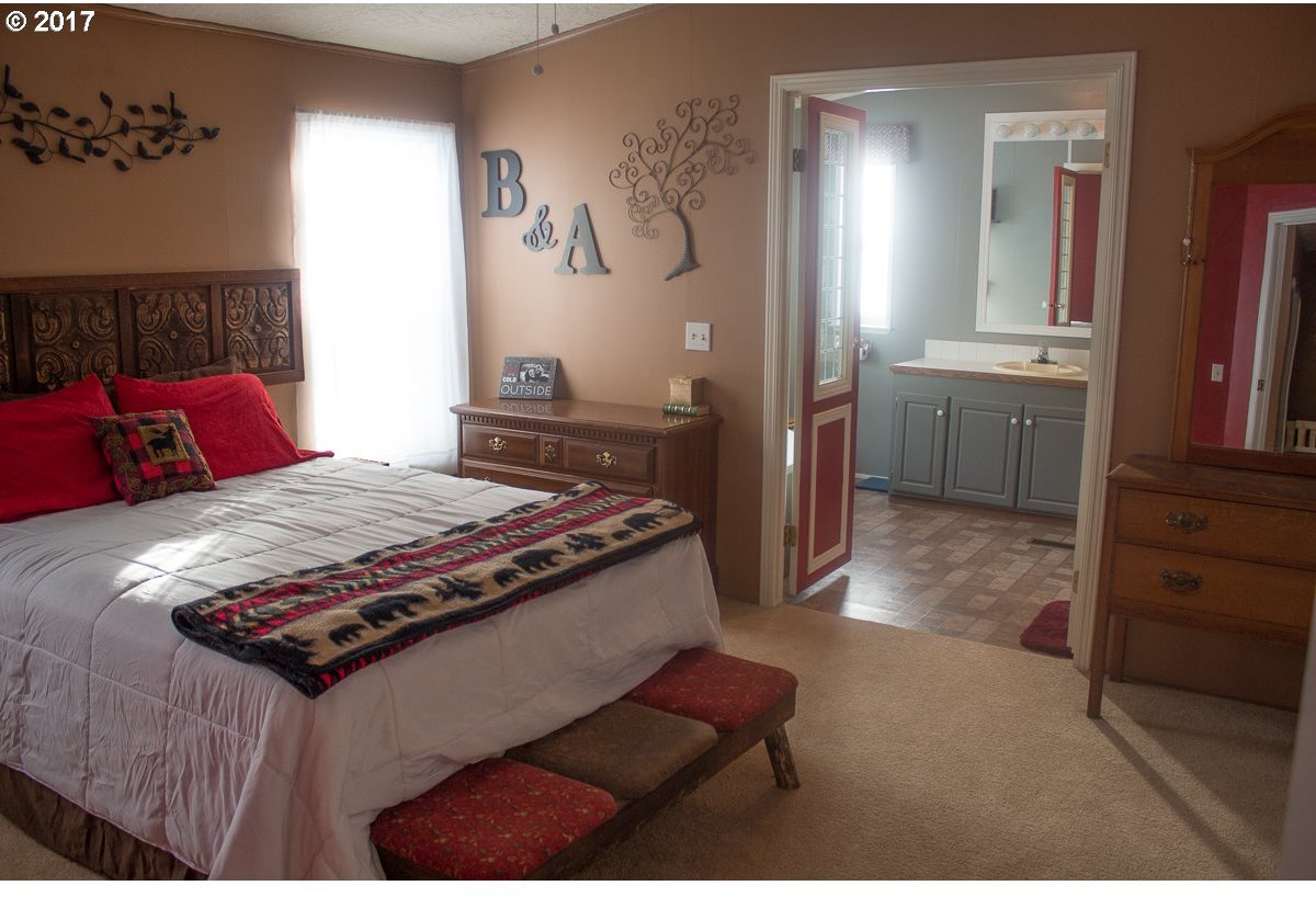 17240 Gadwall Road Bend, OR 97707 - Photo 11 of 21 Gallery Image 11