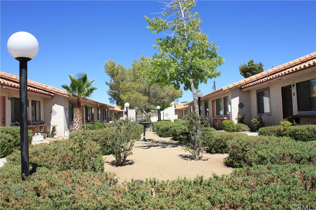 7595 Kickapoo Trail Yucca Valley, CA 92284 - Photo 3 of 9