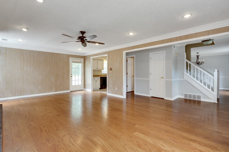 1967 Corbin Road Germantown, TN 38139 - Photo 6 of 25 Bright decorator colors add to the bright and open feel of this home.