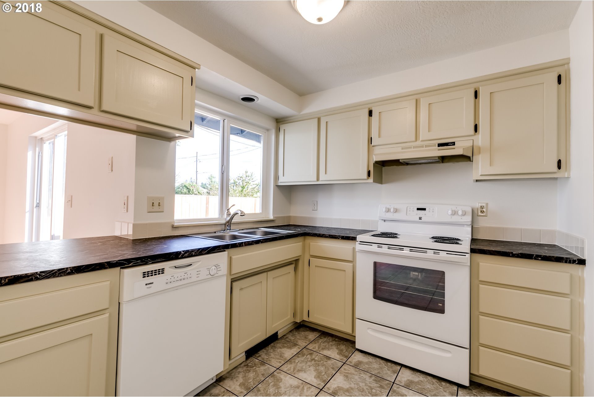523 22nd Street Springfield, OR 97477 - Photo 10 of 32