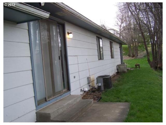 332 Northwest 14th Street Pendleton, OR 97801 - Photo 3 of 4 Gallery Image 3