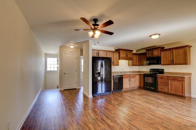 992 South Ash Ridge Drive, Unit B Clarksville, TN 37042 - Photo 5 of 27
