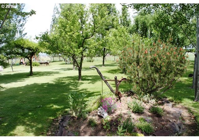 13595 Dixon Road Powell Butte, OR 97753 - Photo 14 of 25 Gallery Image 14