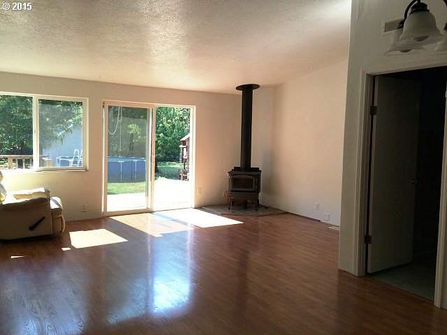 997 Hinkle Creek Road Sutherlin, OR 97479 - Photo 6 of 16 Gallery Image 6