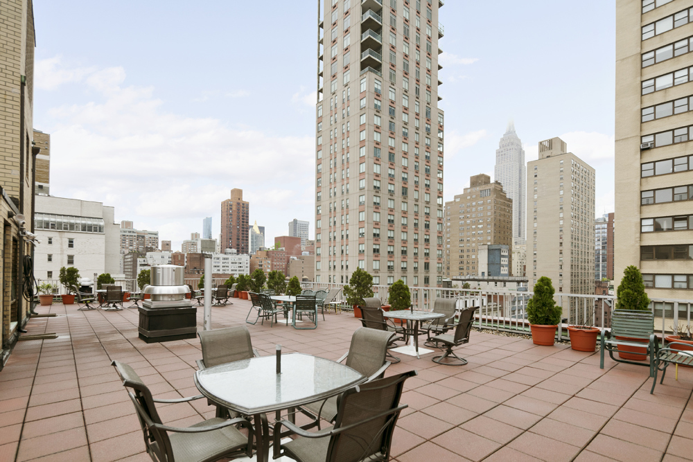 201 E 37th St, Manhattan, NY 10016 - Photo 2 of 4