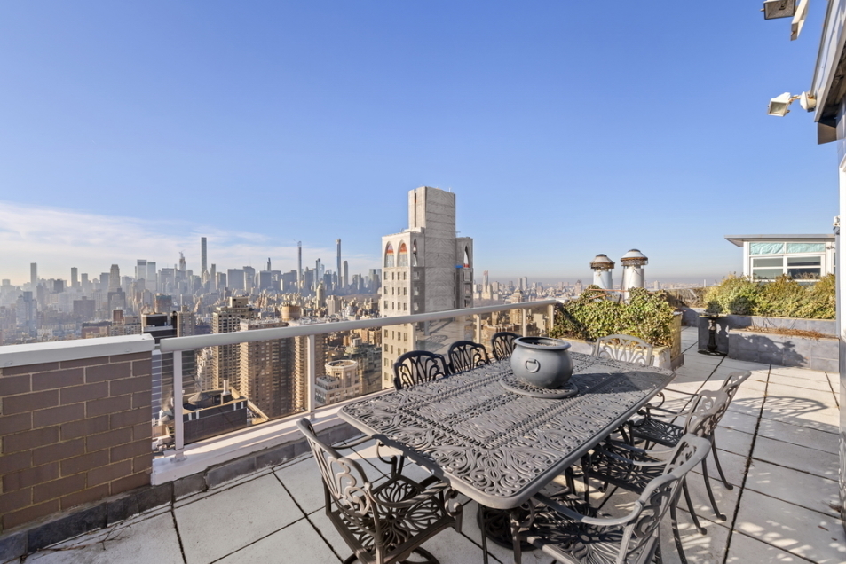 The Monarch 200 E 89th St, Manhattan, NY 10128 - Photo 9 of 10