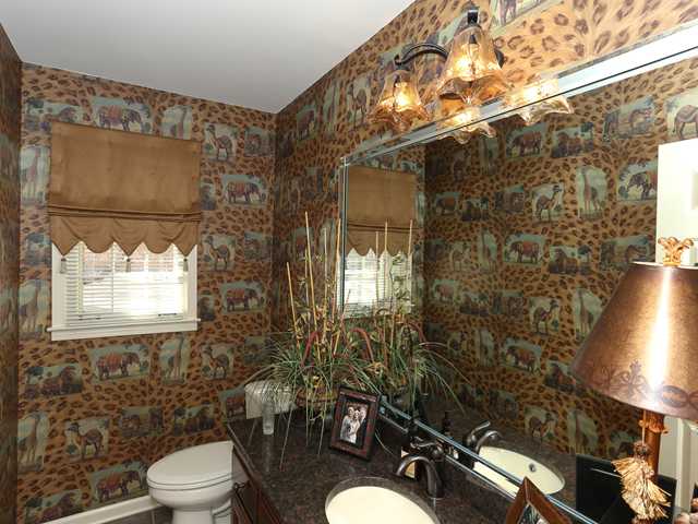901 Yorktown Road Collierville, TN 38017 - Photo 6 of 21 Snazzy half both with new fixtures, granite, tile flooring. All window treatments stay.