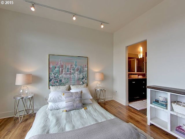 4632 Southwest Kelly Avenue Portland, OR 97239 - Photo 14 of 17